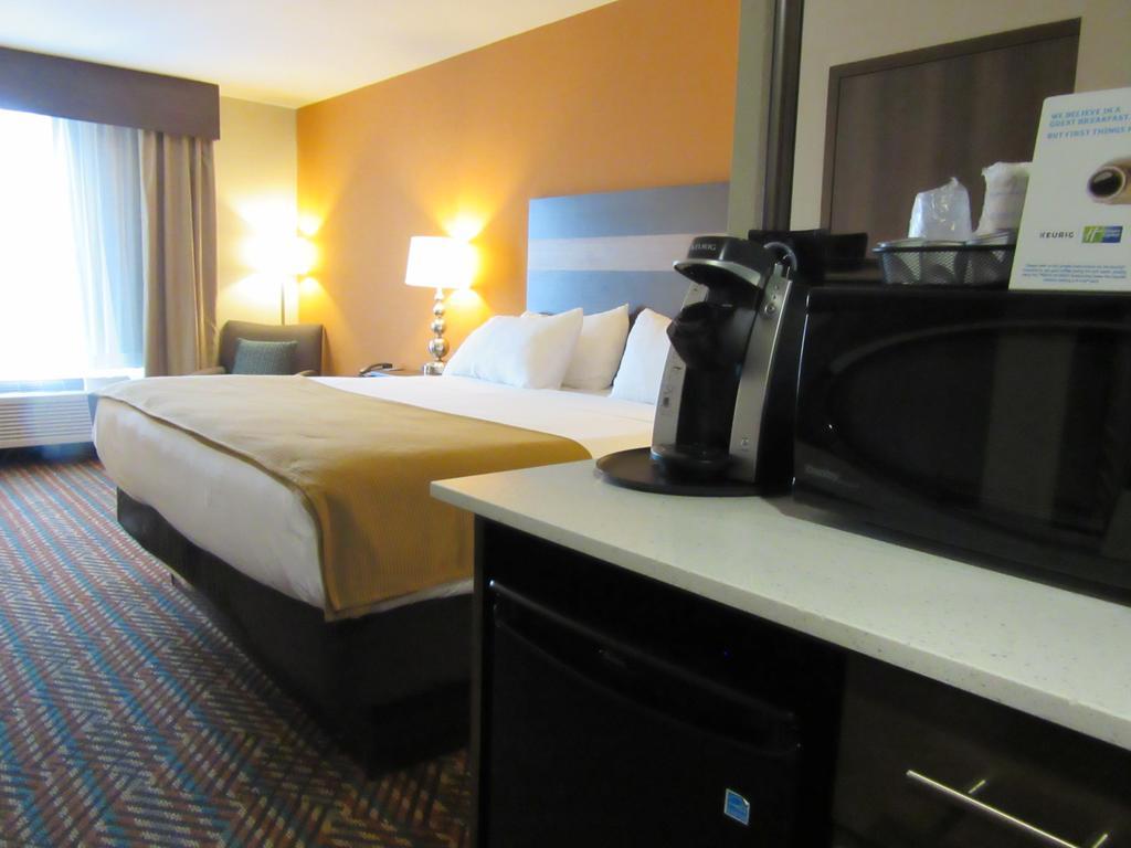 Holiday Inn Express Wichita South By Ihg Exterior photo